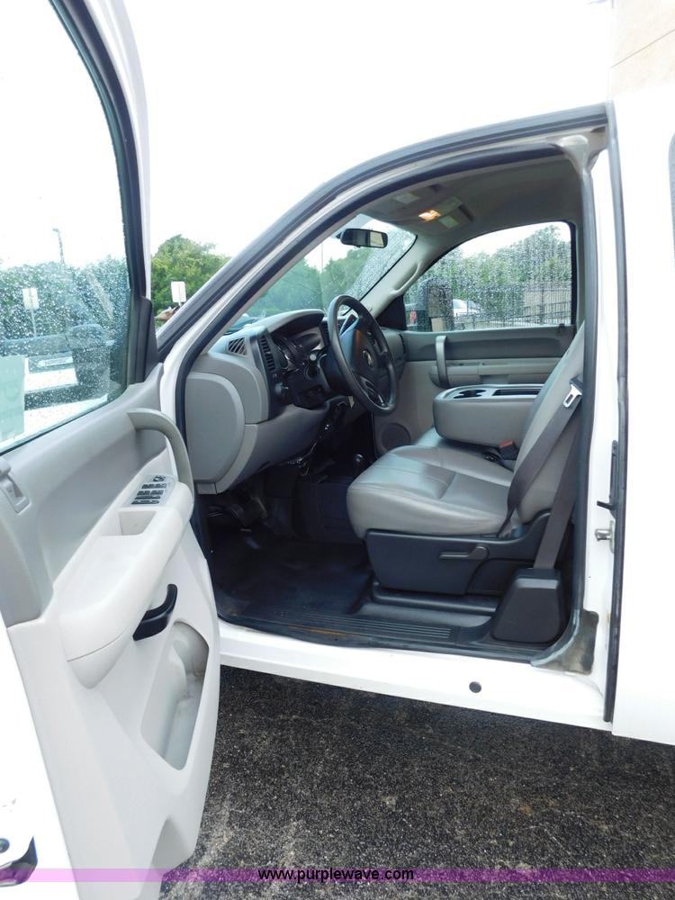 image for item L5869 2009 Chevrolet Silverado 2500HD Ext. Cab pickup truck