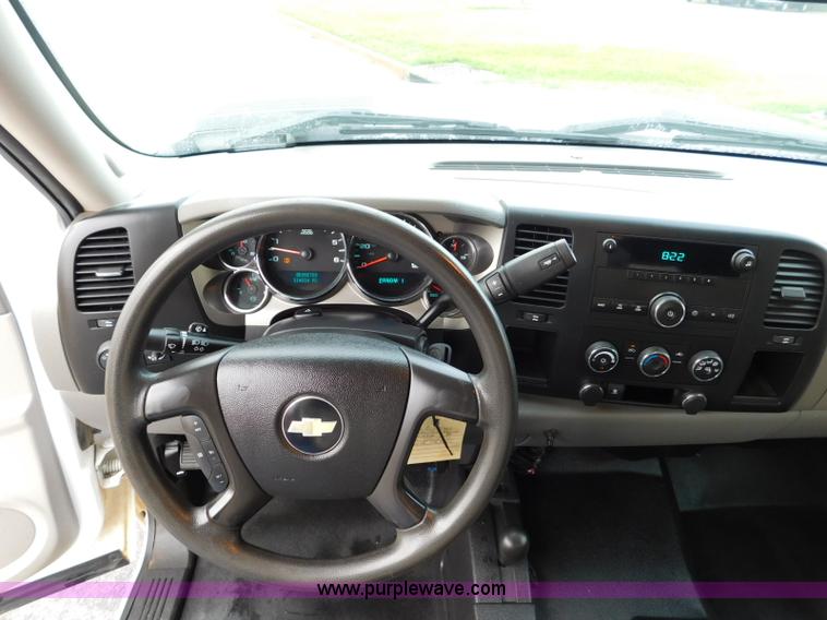 image for item L5869 2009 Chevrolet Silverado 2500HD Ext. Cab pickup truck