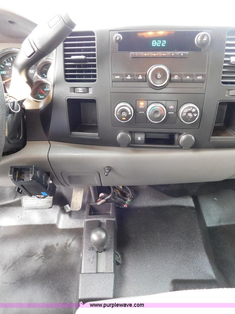 image for item L5869 2009 Chevrolet Silverado 2500HD Ext. Cab pickup truck