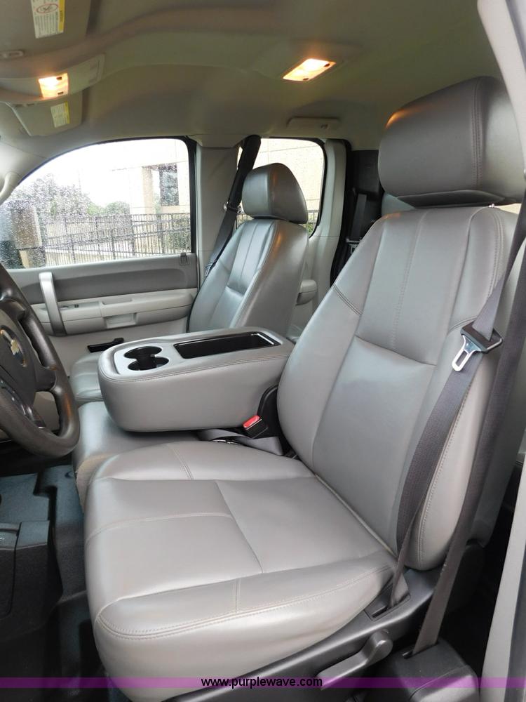 image for item L5869 2009 Chevrolet Silverado 2500HD Ext. Cab pickup truck