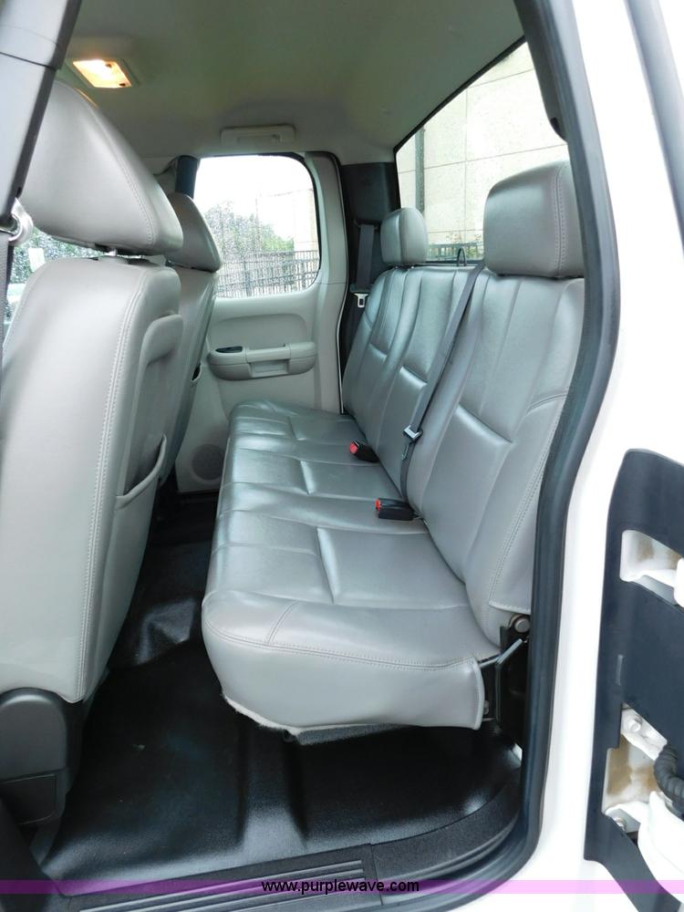 image for item L5869 2009 Chevrolet Silverado 2500HD Ext. Cab pickup truck