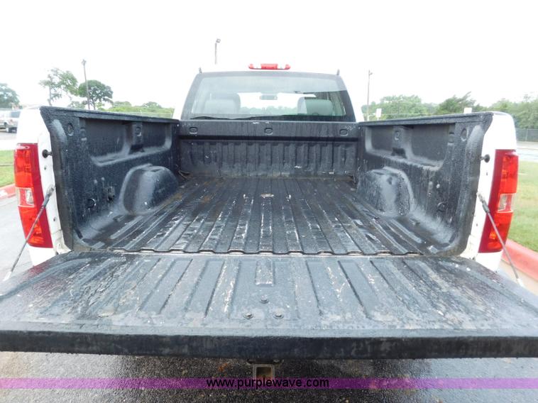 image for item L5869 2009 Chevrolet Silverado 2500HD Ext. Cab pickup truck