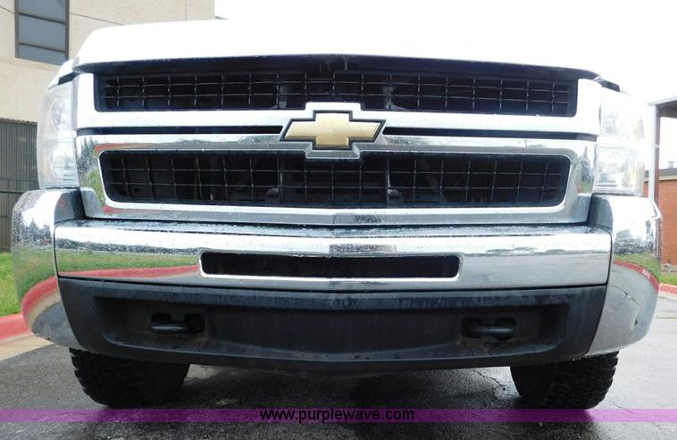 image for item L5869 2009 Chevrolet Silverado 2500HD Ext. Cab pickup truck