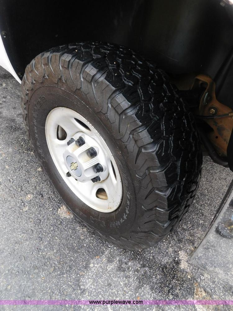 image for item L5869 2009 Chevrolet Silverado 2500HD Ext. Cab pickup truck