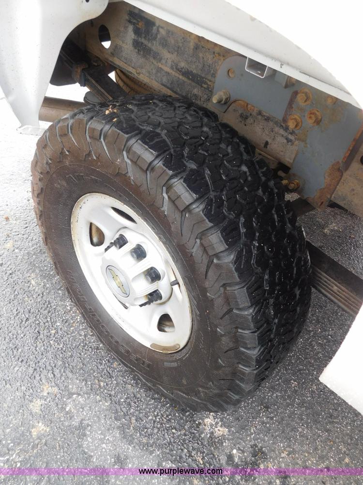 image for item L5869 2009 Chevrolet Silverado 2500HD Ext. Cab pickup truck