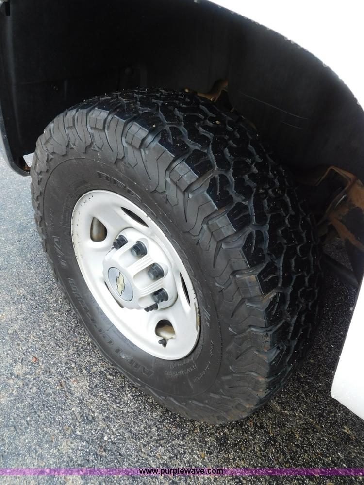 image for item L5869 2009 Chevrolet Silverado 2500HD Ext. Cab pickup truck