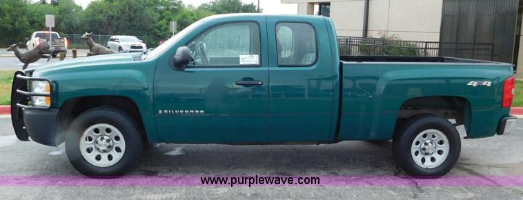 image for item L5870 2009 Chevrolet Silverado 1500 Ext. Cab pickup truck