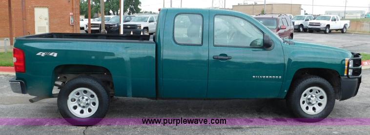 image for item L5870 2009 Chevrolet Silverado 1500 Ext. Cab pickup truck