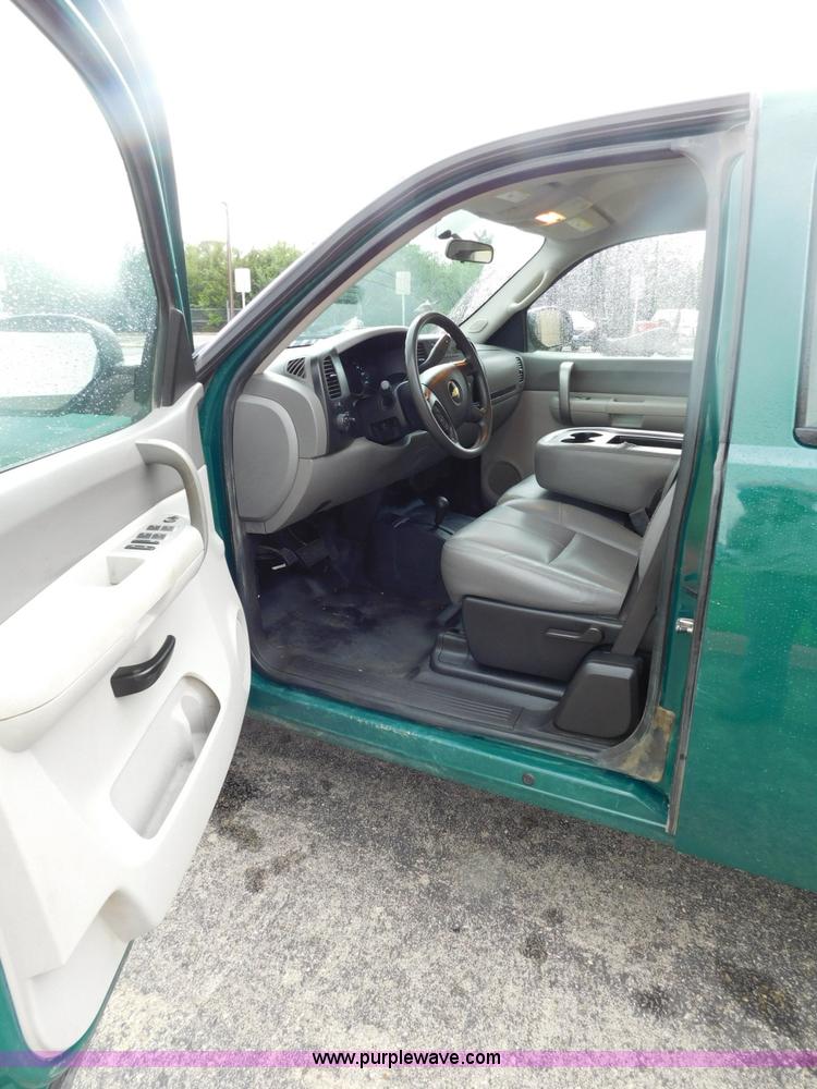 image for item L5870 2009 Chevrolet Silverado 1500 Ext. Cab pickup truck