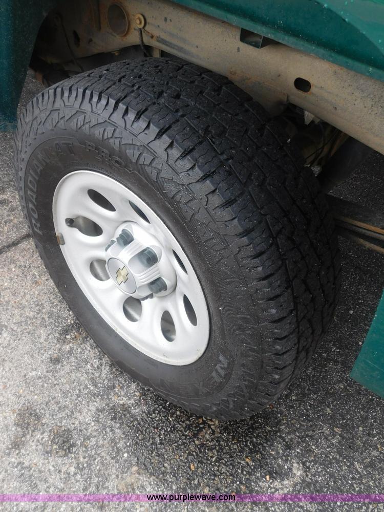 image for item L5870 2009 Chevrolet Silverado 1500 Ext. Cab pickup truck