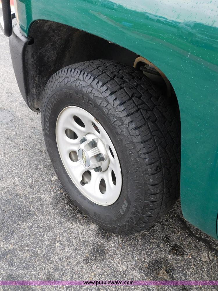 image for item L5870 2009 Chevrolet Silverado 1500 Ext. Cab pickup truck