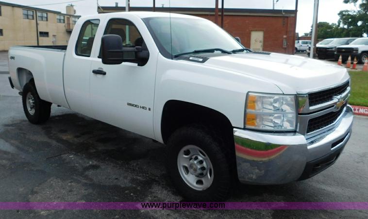 image for item L5871 2009 Chevrolet Silverado 2500HD Ext. Cab pickup truck