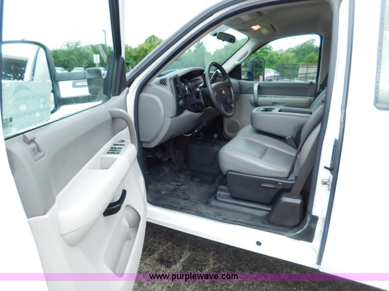 image for item L5871 2009 Chevrolet Silverado 2500HD Ext. Cab pickup truck