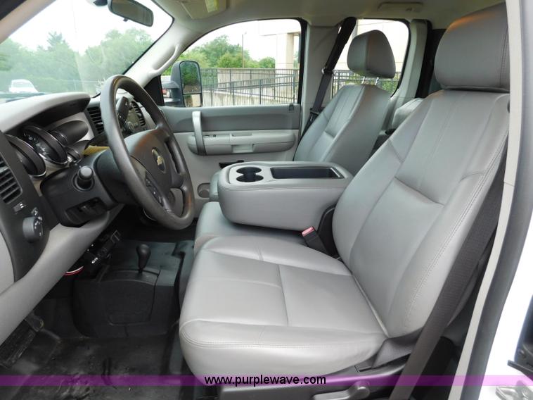 image for item L5871 2009 Chevrolet Silverado 2500HD Ext. Cab pickup truck