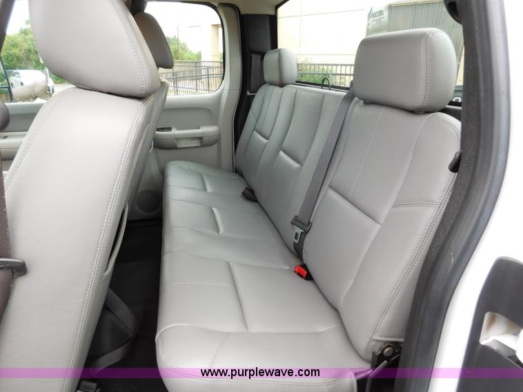 image for item L5871 2009 Chevrolet Silverado 2500HD Ext. Cab pickup truck