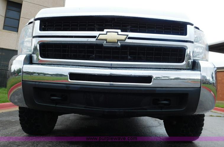 image for item L5871 2009 Chevrolet Silverado 2500HD Ext. Cab pickup truck