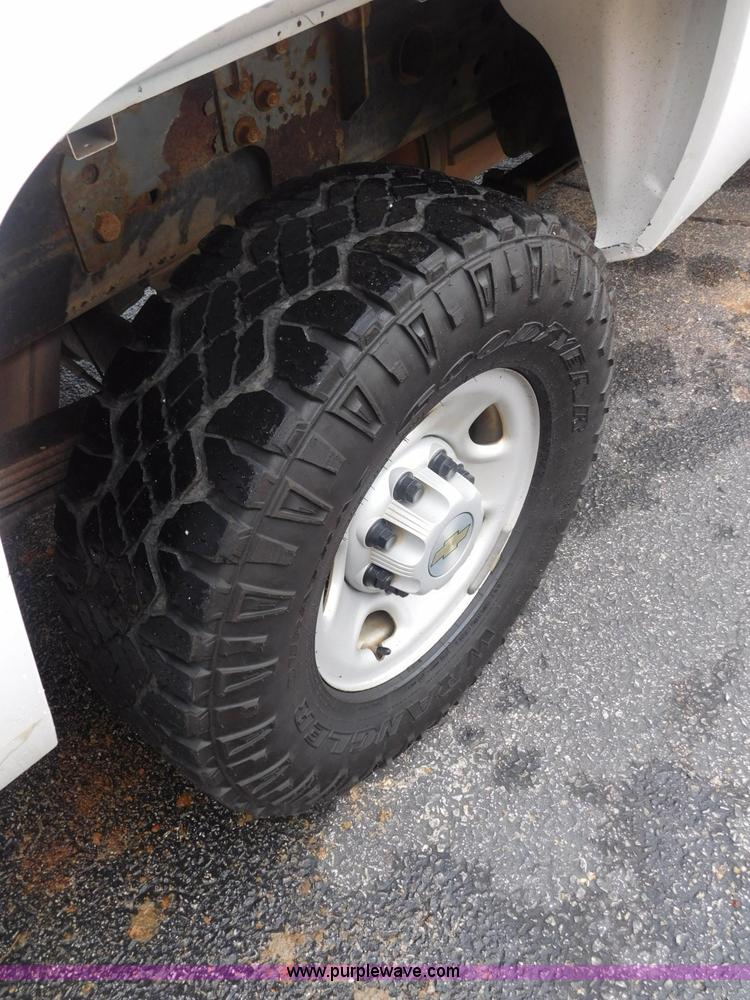 image for item L5871 2009 Chevrolet Silverado 2500HD Ext. Cab pickup truck