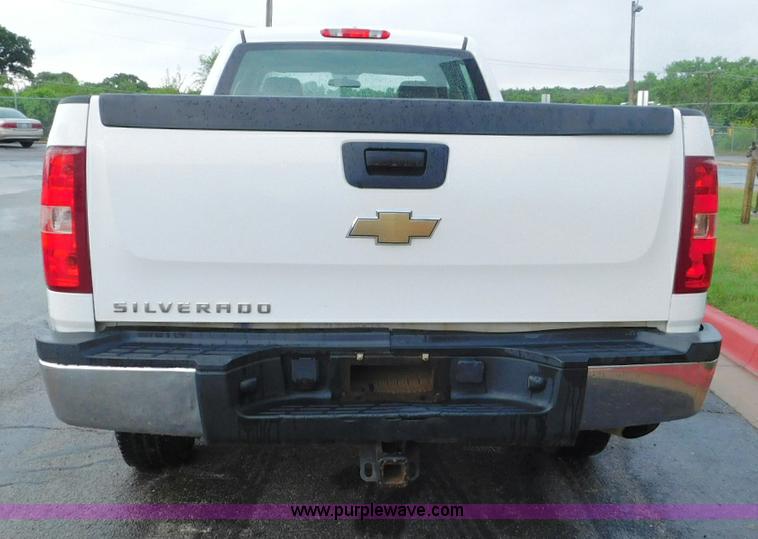 image for item L5875 2008 Chevrolet Silverado 2500HD Crew Cab pickup truck