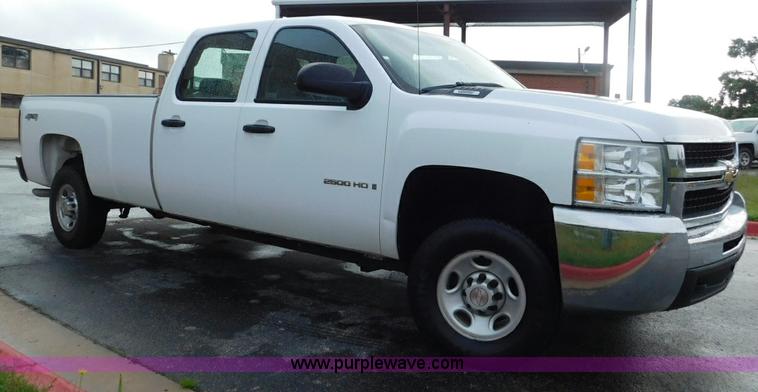 image for item L5875 2008 Chevrolet Silverado 2500HD Crew Cab pickup truck