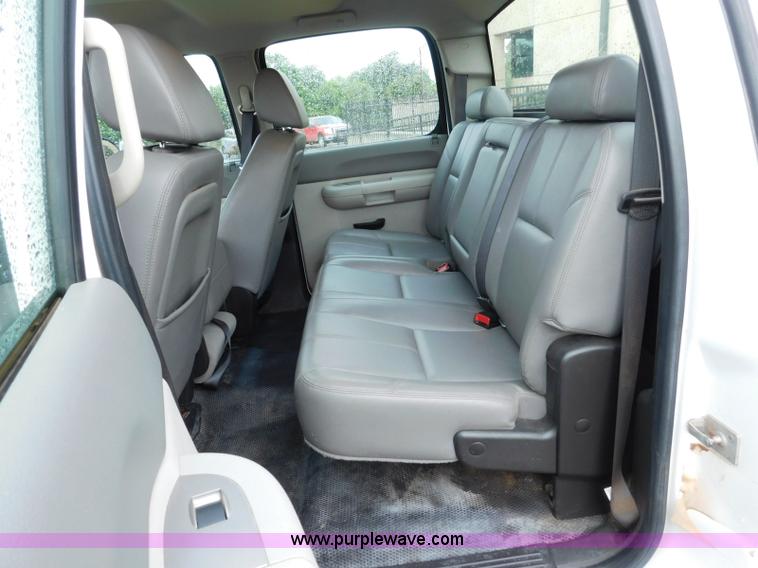 image for item L5875 2008 Chevrolet Silverado 2500HD Crew Cab pickup truck