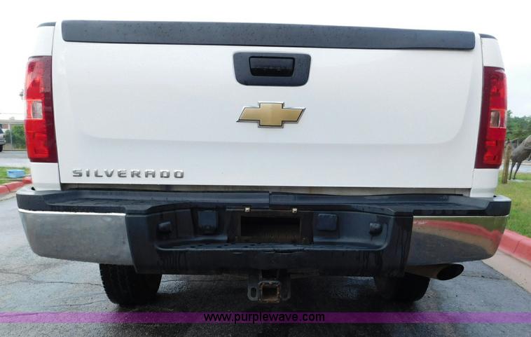 image for item L5875 2008 Chevrolet Silverado 2500HD Crew Cab pickup truck
