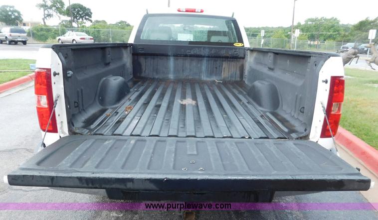 image for item L5875 2008 Chevrolet Silverado 2500HD Crew Cab pickup truck