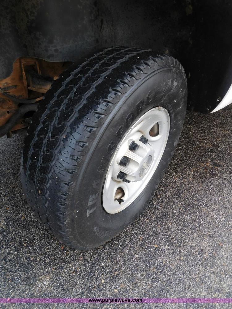 image for item L5875 2008 Chevrolet Silverado 2500HD Crew Cab pickup truck