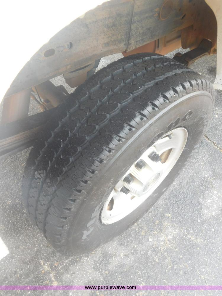 image for item L5875 2008 Chevrolet Silverado 2500HD Crew Cab pickup truck