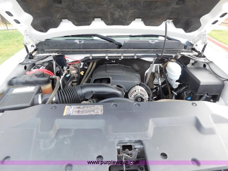 image for item L5875 2008 Chevrolet Silverado 2500HD Crew Cab pickup truck