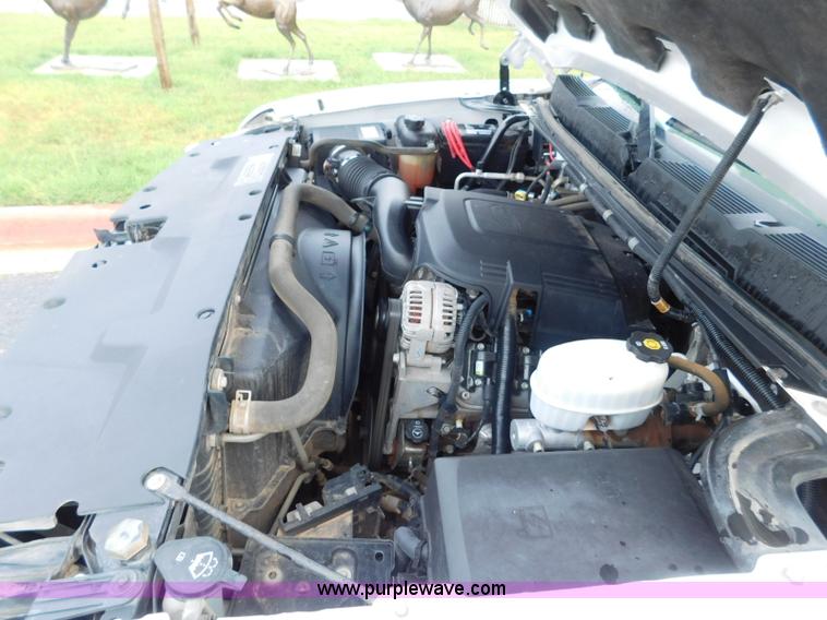 image for item L5875 2008 Chevrolet Silverado 2500HD Crew Cab pickup truck