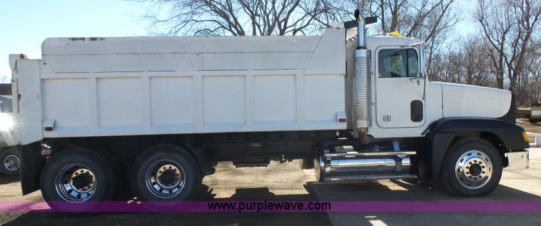 image for item AL9221 2000 Freightliner FLD dump truck