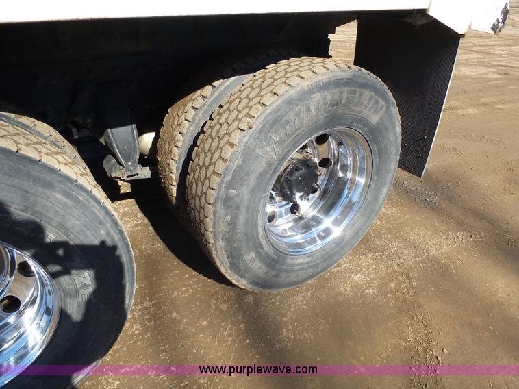 image for item AL9221 2000 Freightliner FLD dump truck