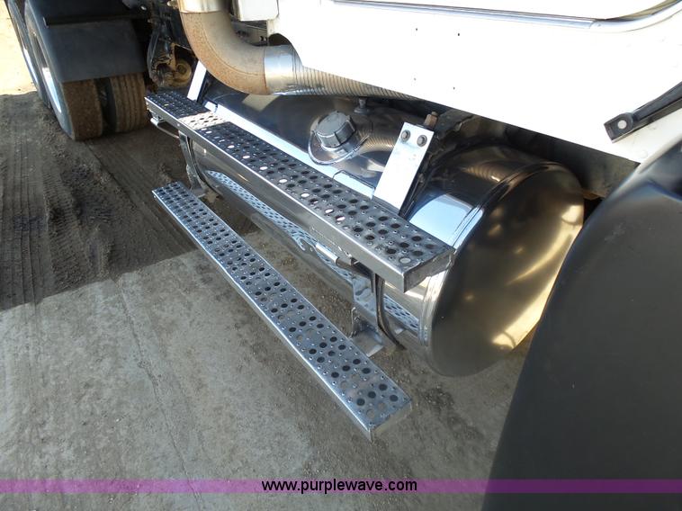 image for item AL9221 2000 Freightliner FLD dump truck