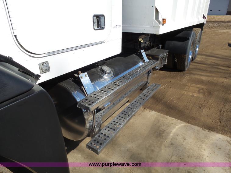 image for item AL9221 2000 Freightliner FLD dump truck