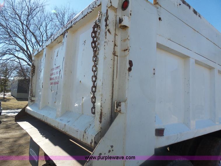 image for item AL9221 2000 Freightliner FLD dump truck