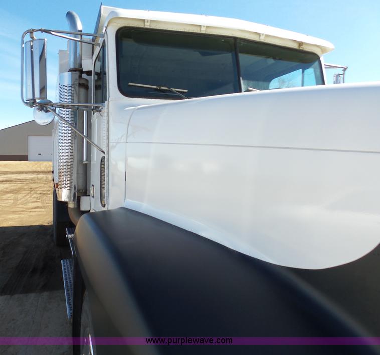 image for item AL9221 2000 Freightliner FLD dump truck