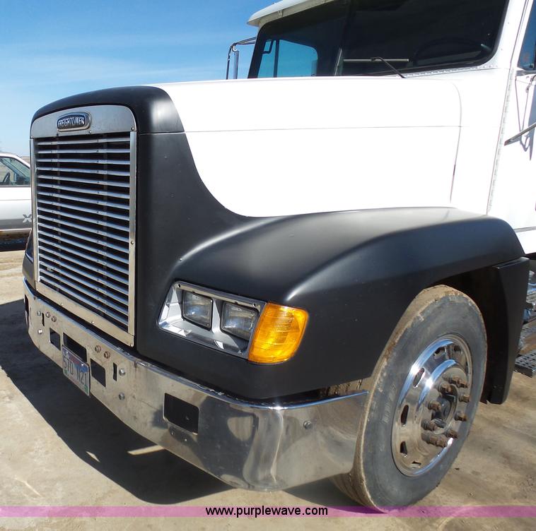 image for item AL9221 2000 Freightliner FLD dump truck