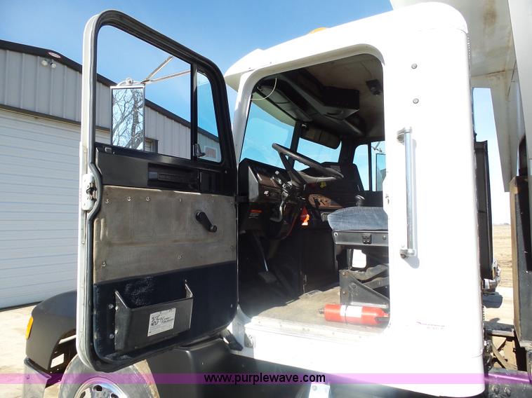 image for item AL9221 2000 Freightliner FLD dump truck