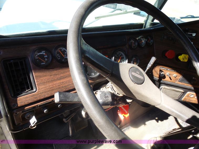 image for item AL9221 2000 Freightliner FLD dump truck