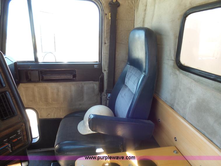 image for item AL9221 2000 Freightliner FLD dump truck