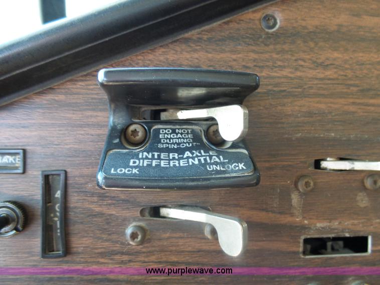 image for item AL9221 2000 Freightliner FLD dump truck