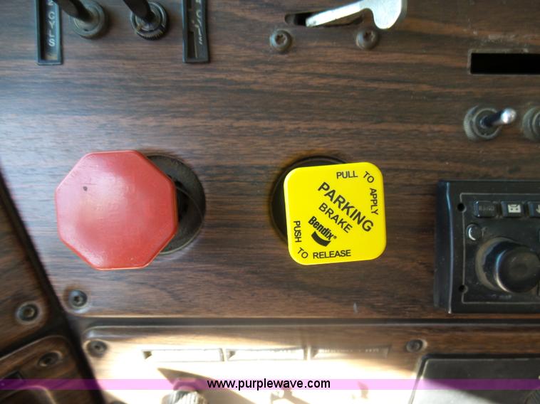 image for item AL9221 2000 Freightliner FLD dump truck