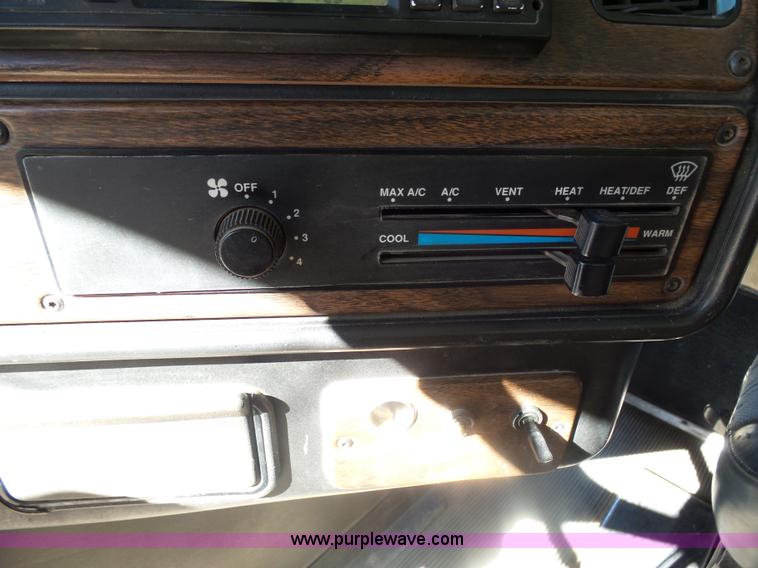 image for item AL9221 2000 Freightliner FLD dump truck