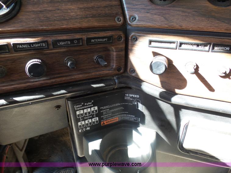 image for item AL9221 2000 Freightliner FLD dump truck