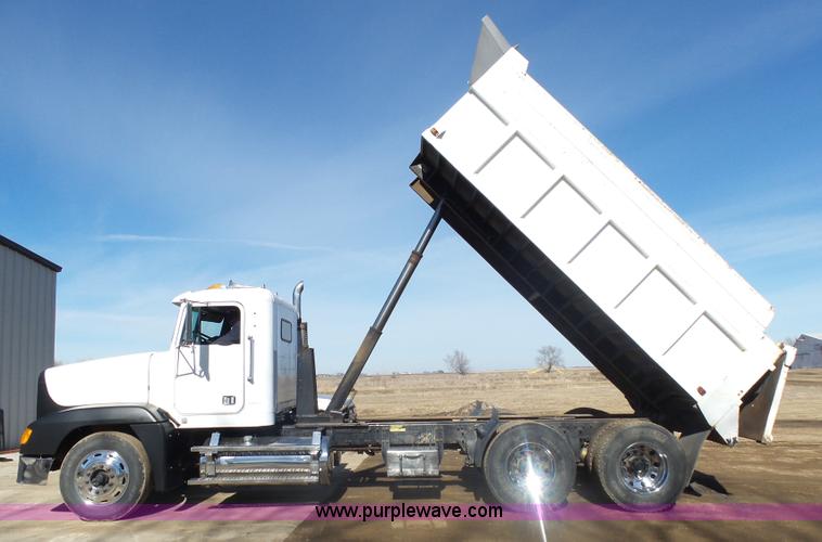 image for item AL9221 2000 Freightliner FLD dump truck