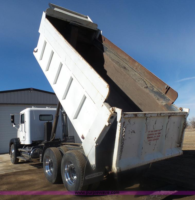 image for item AL9221 2000 Freightliner FLD dump truck