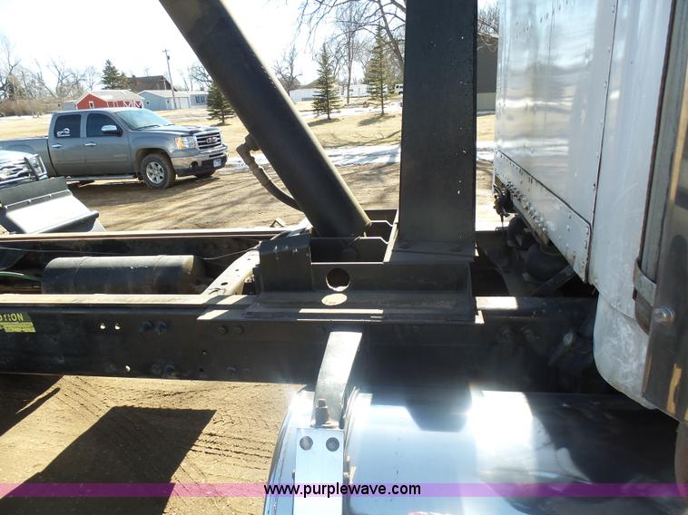 image for item AL9221 2000 Freightliner FLD dump truck