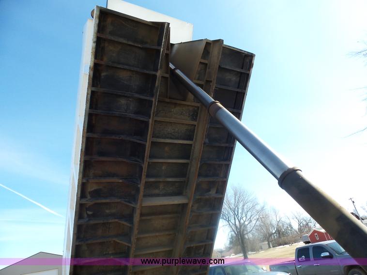 image for item AL9221 2000 Freightliner FLD dump truck