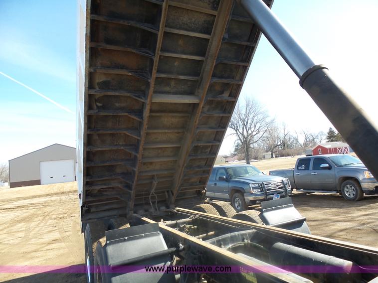 image for item AL9221 2000 Freightliner FLD dump truck