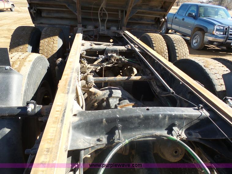 image for item AL9221 2000 Freightliner FLD dump truck